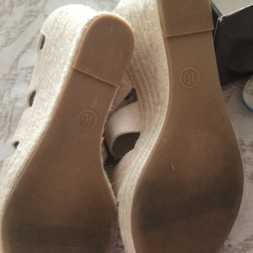 Merona Canvas Wedge Heels 10 - Picture 3 of 3